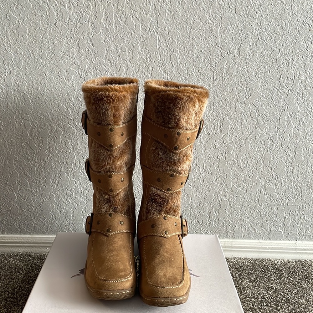 Size 9 Traffic boots with buckles - Picture 4 of 6